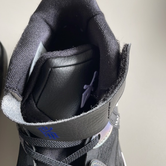 Nike Boys size 3 Kyrie Infinity Black and silver sneakers. - Picture 4 of 8